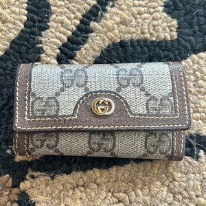 Gucci vintage key holder